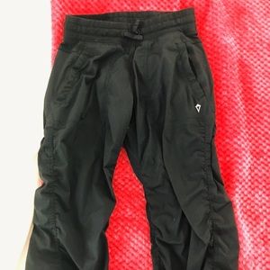 ivivva baggy cropped pant